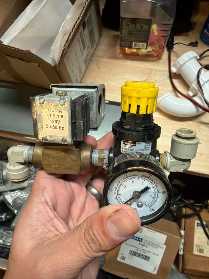 Car Wash Pneumatic Pressure Regulator Assembly with Gauge 100 PSI 120V